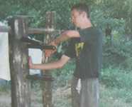 詠春拳の写真2：友人たちとの棒術練習木人練習